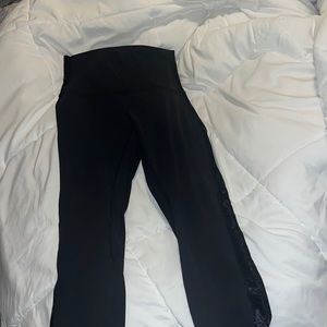 Lululemon Leggings Size 8 23’ to 25’. Black with soft felt siding